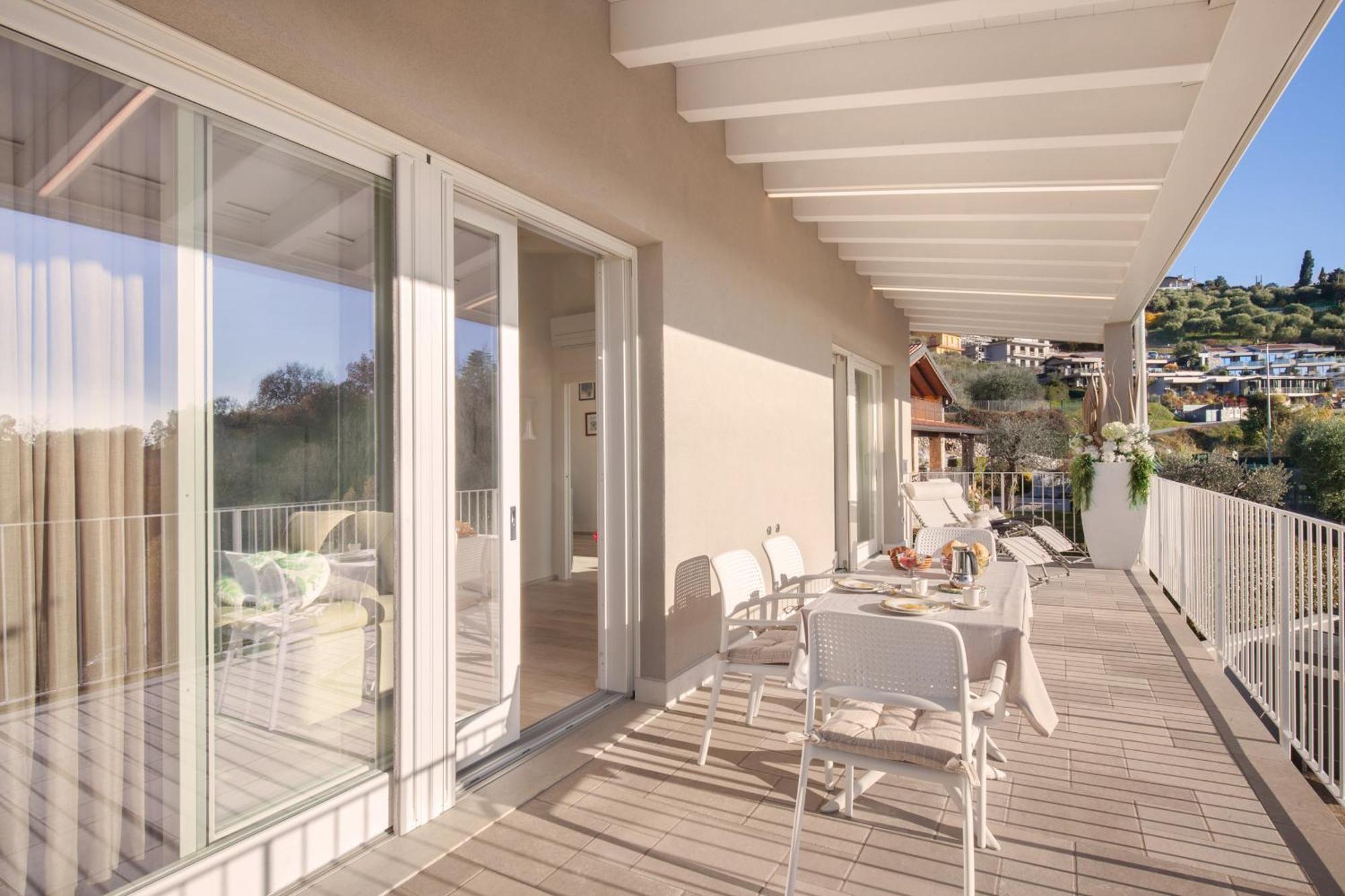 White Apartment In Marciaga Di Costermano Dış mekan fotoğraf
