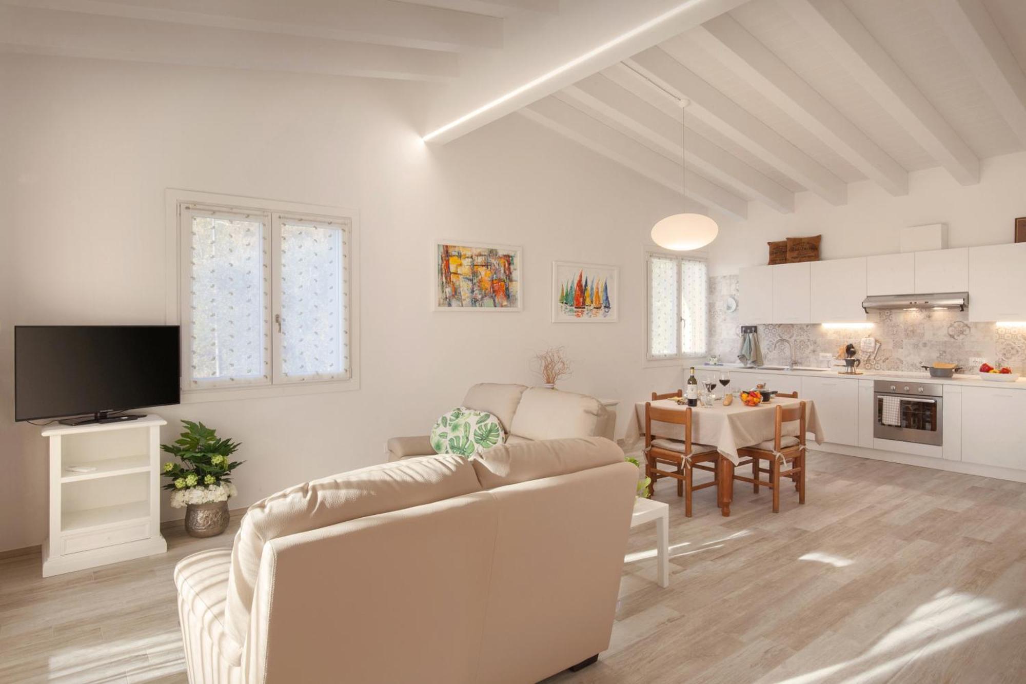 White Apartment In Marciaga Di Costermano Dış mekan fotoğraf